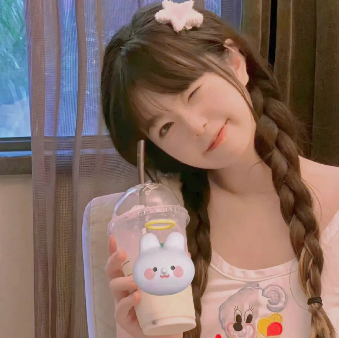 戴红头巾的女孩